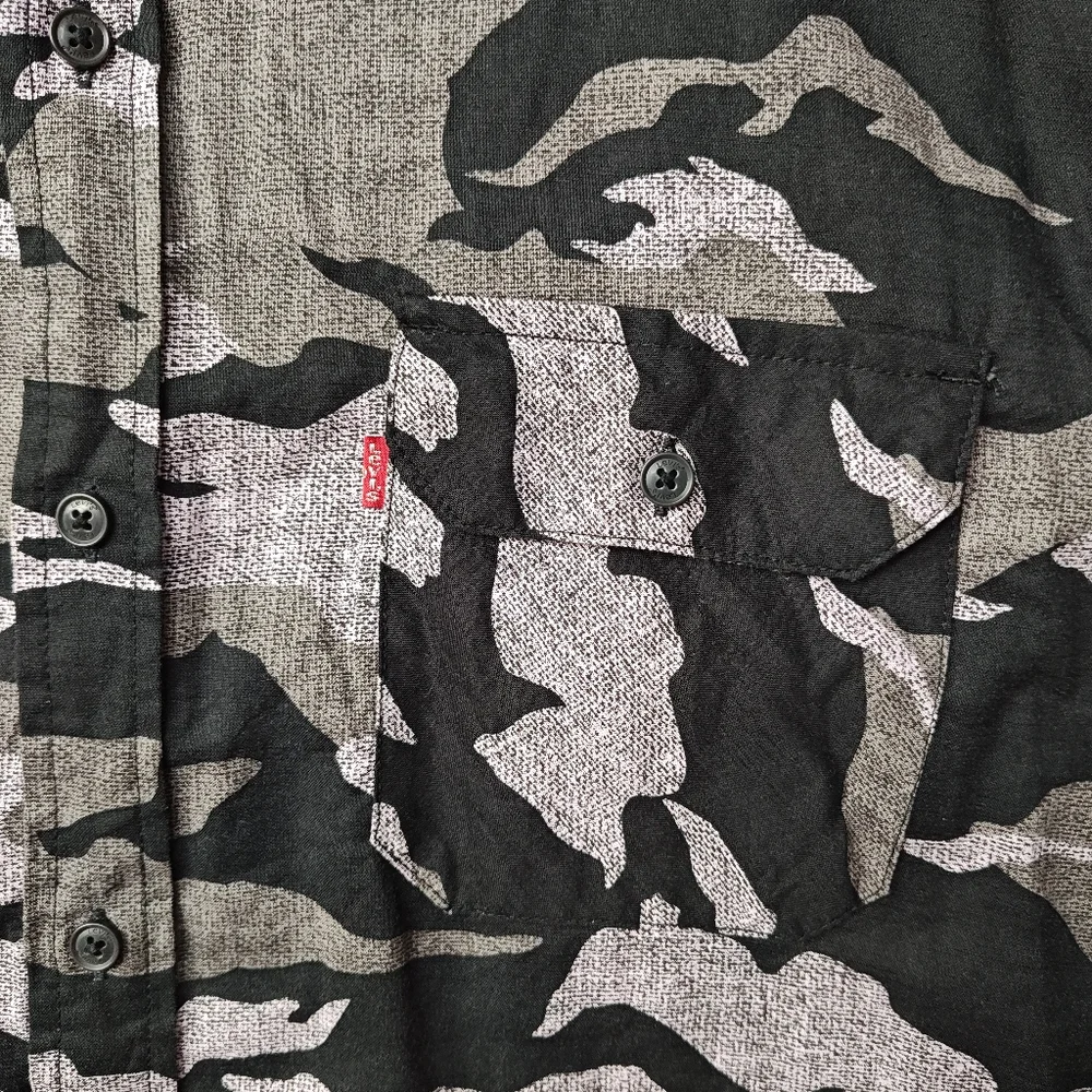 Levi's Men's Black Gray Camouflage Button-up Long Sleeve Shirt